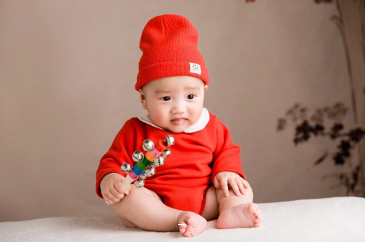 双峰宝宝几个月戴银手镯好